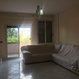 Shitet Apartament 1+1…