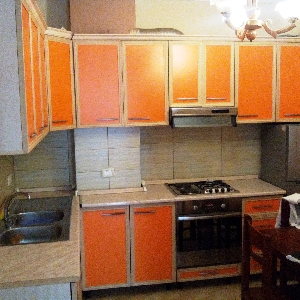 Shitet apartament ne…