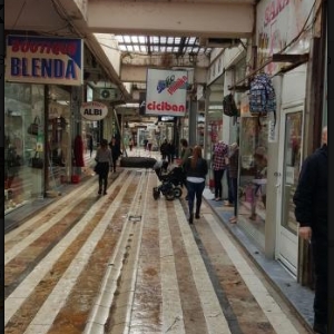 SHITET Lokali në Kurriz…